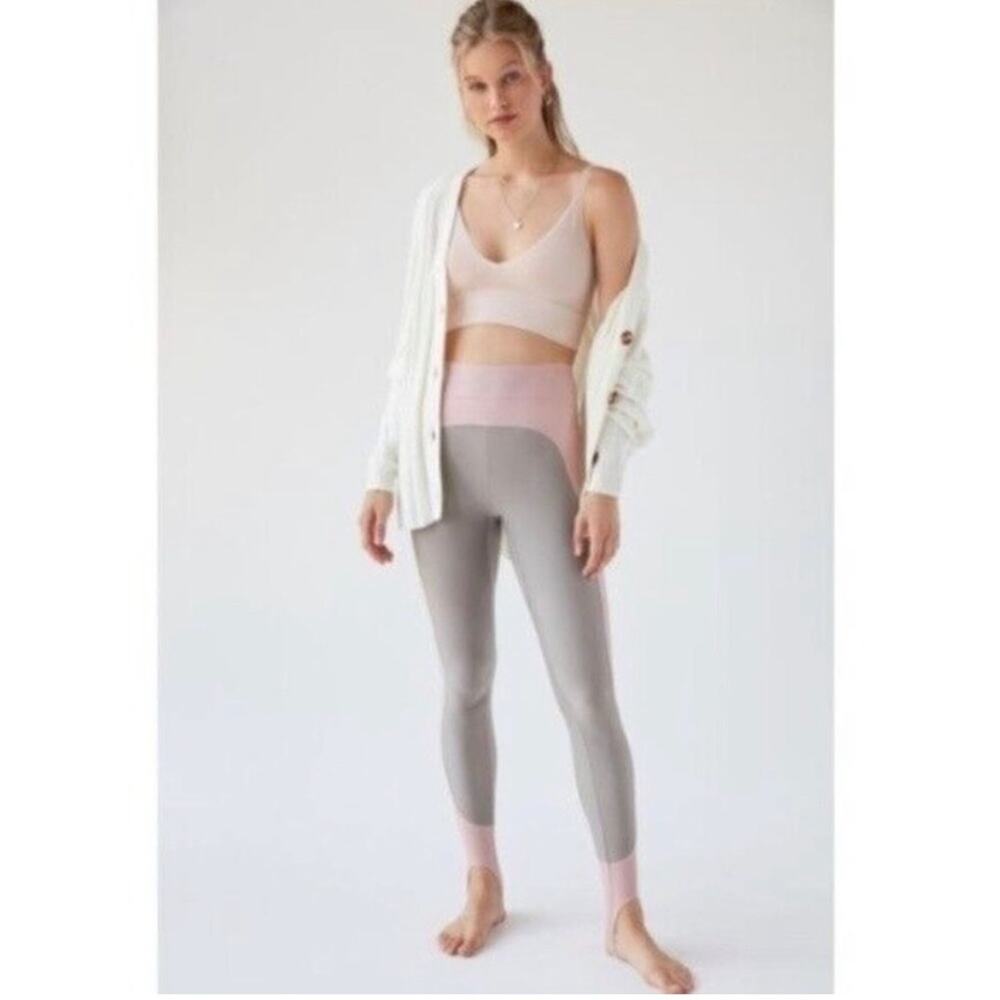 Out From Under Urban Outfitters pink and taupe stirrup leggings, size medium‎